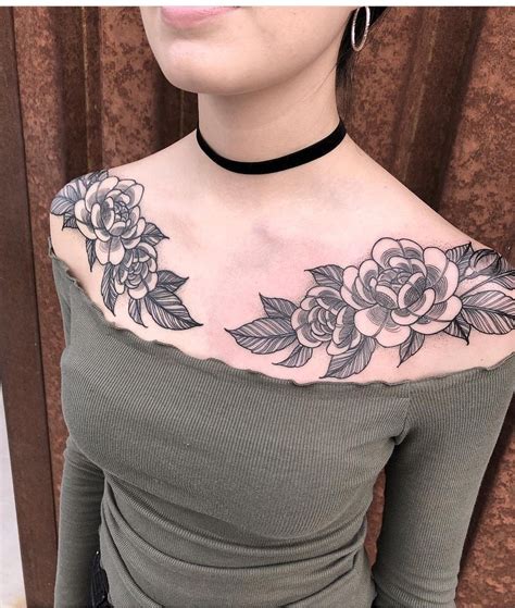 tatuajes pecho mujer|Tatuajes en el pecho para mujeres